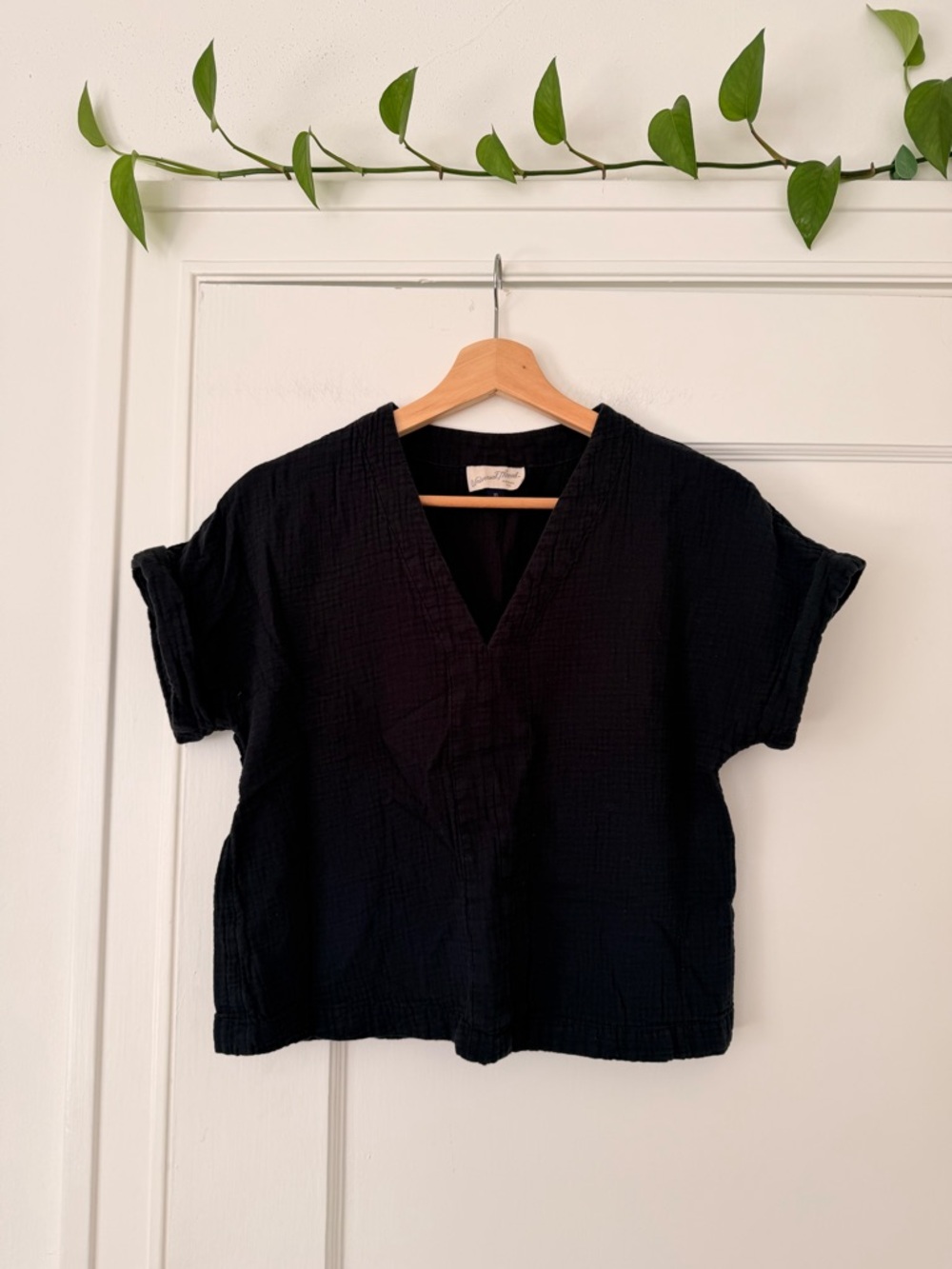 Universal Thread Black Textured V-Neck Top